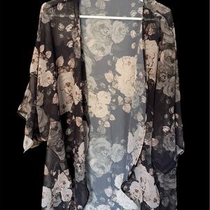 2XL- Black and White Floral Kimono
